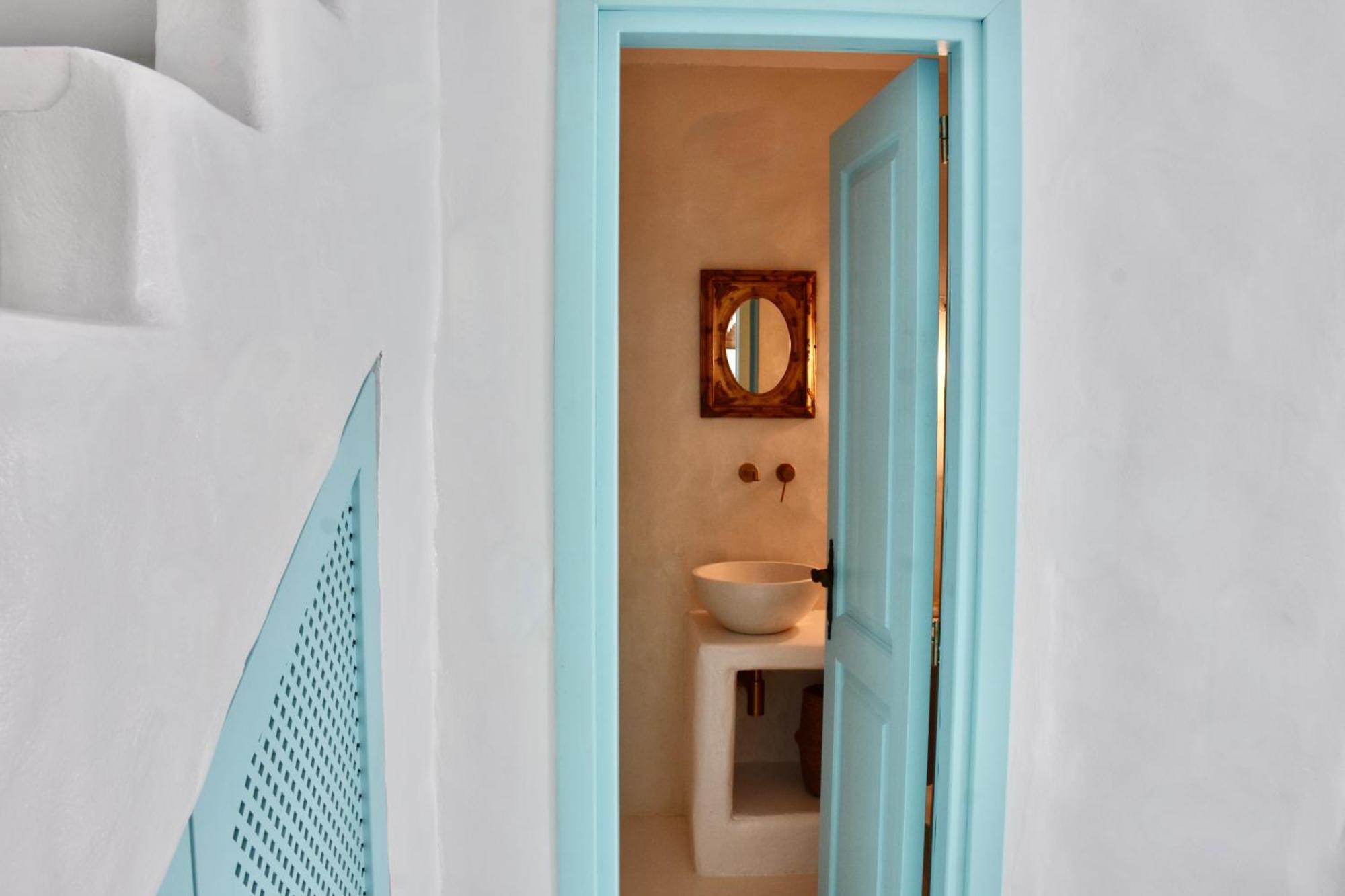 Salt Retreat - Seafront Villa Chalki Town Exterior foto